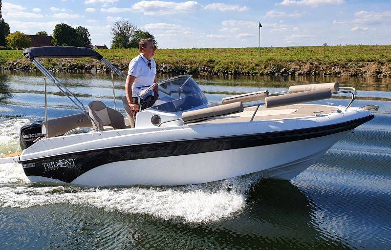 Motorboot Trident 530 Sundeck