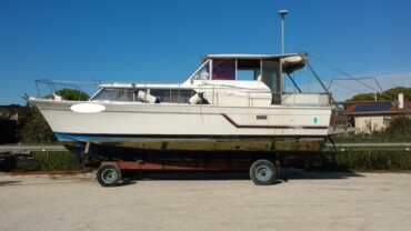 Chris Craft 31 Commander
