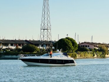 Motorboot Absolute STY