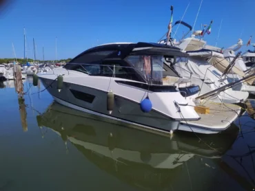 Motorboot Beneteau 40 Grand Turismo