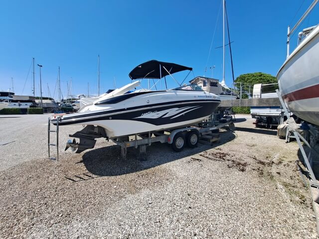 Motorboot Rinker 246 Captiva Cuddy