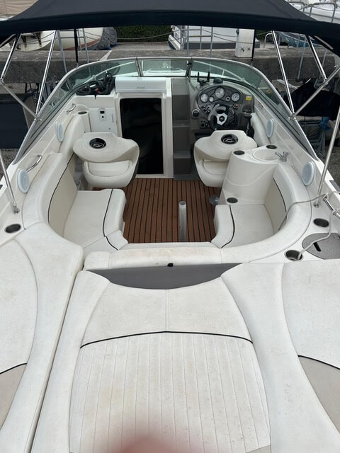 Motorboot Rinker 246 Captiva Cuddy