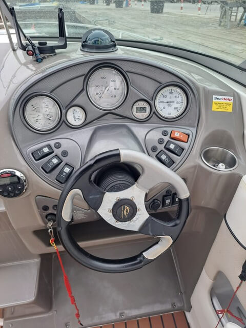 Motorboot Rinker 246 Captiva Cuddy