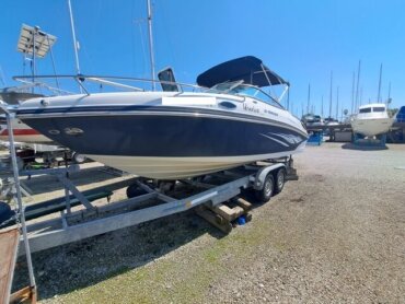 Motorboot Rinker 246 Captiva Cuddy