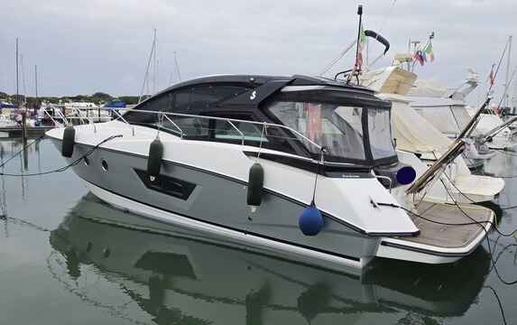Motorboot Beneteau 40 Grand Turismo