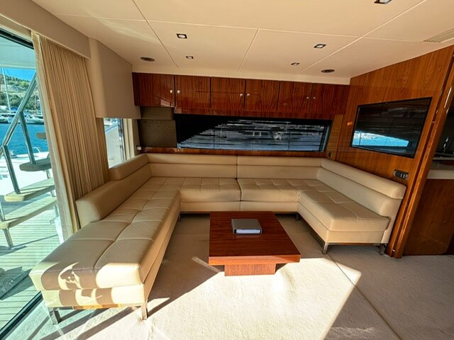 Motorboot Fairline 65 SQUADRON