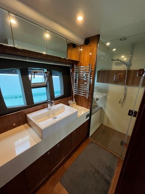 Motorboot Fairline 65 SQUADRON