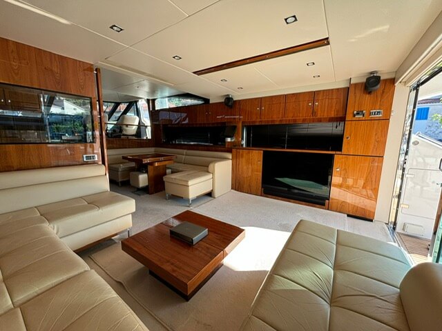 Motorboot Fairline 65 SQUADRON