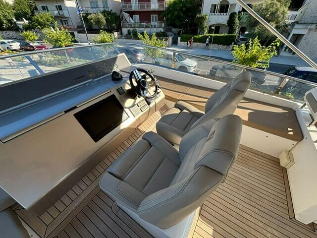 Motorboot Fairline 65 SQUADRON