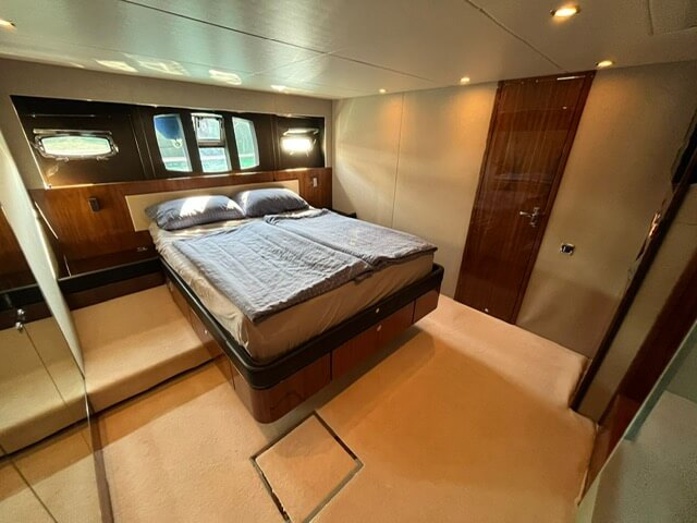 Motorboot Fairline 65 SQUADRON