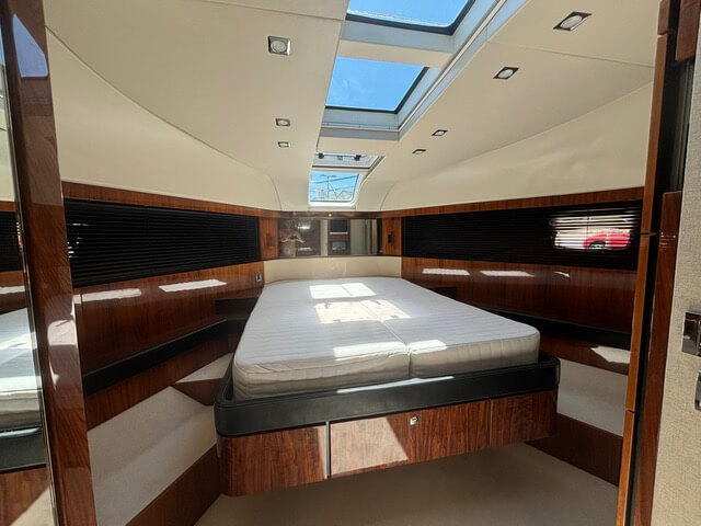 Motorboot Fairline 65 SQUADRON