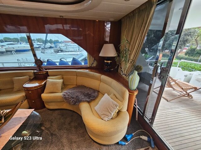 Motorboot Elegance 70 Flybridge