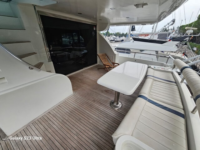 Motorboot Elegance 70 Flybridge