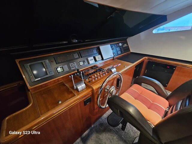 Motorboot Elegance 70 Flybridge