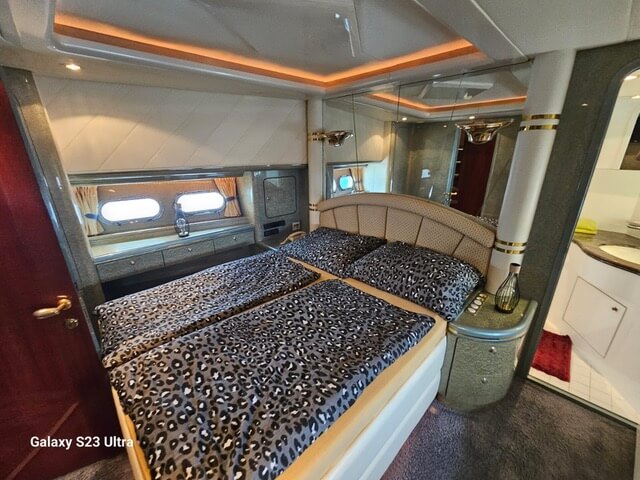 Motorboot Elegance 70 Flybridge
