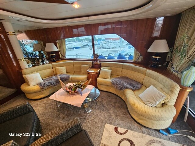 Motorboot Elegance 70 Flybridge