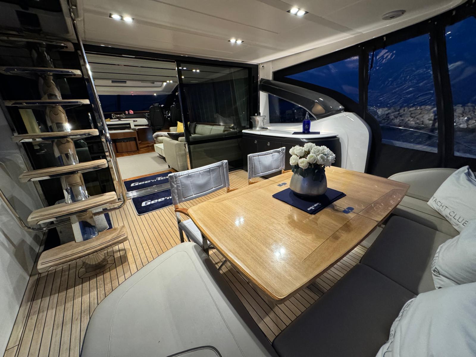 Motorboot Princess S72