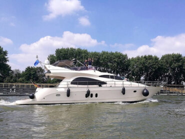 Motorboot Cayman 62 Cyber