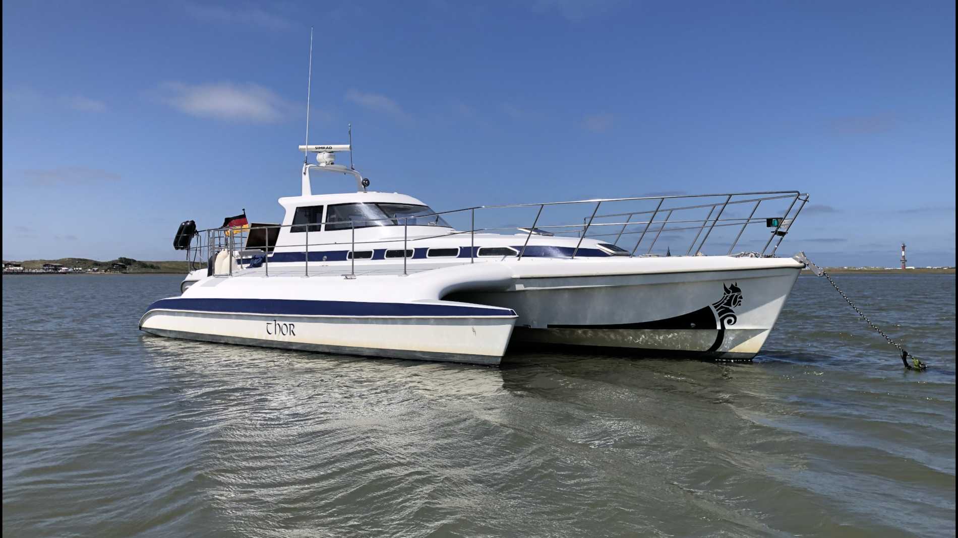 Dänische Werft Motortrimaran