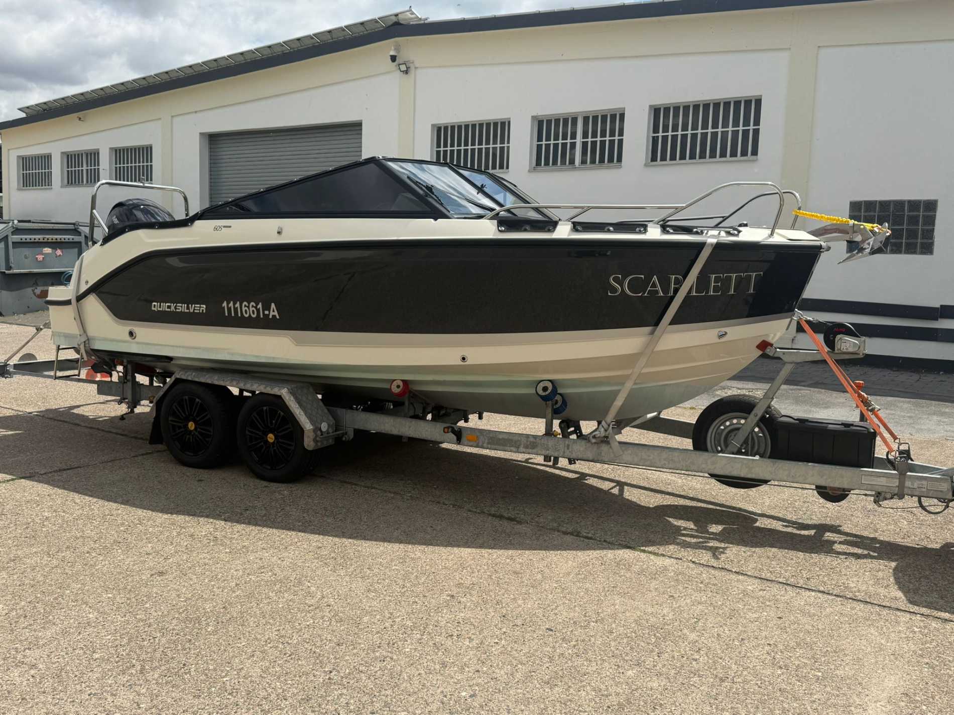 Quicksilver Bowrider 605