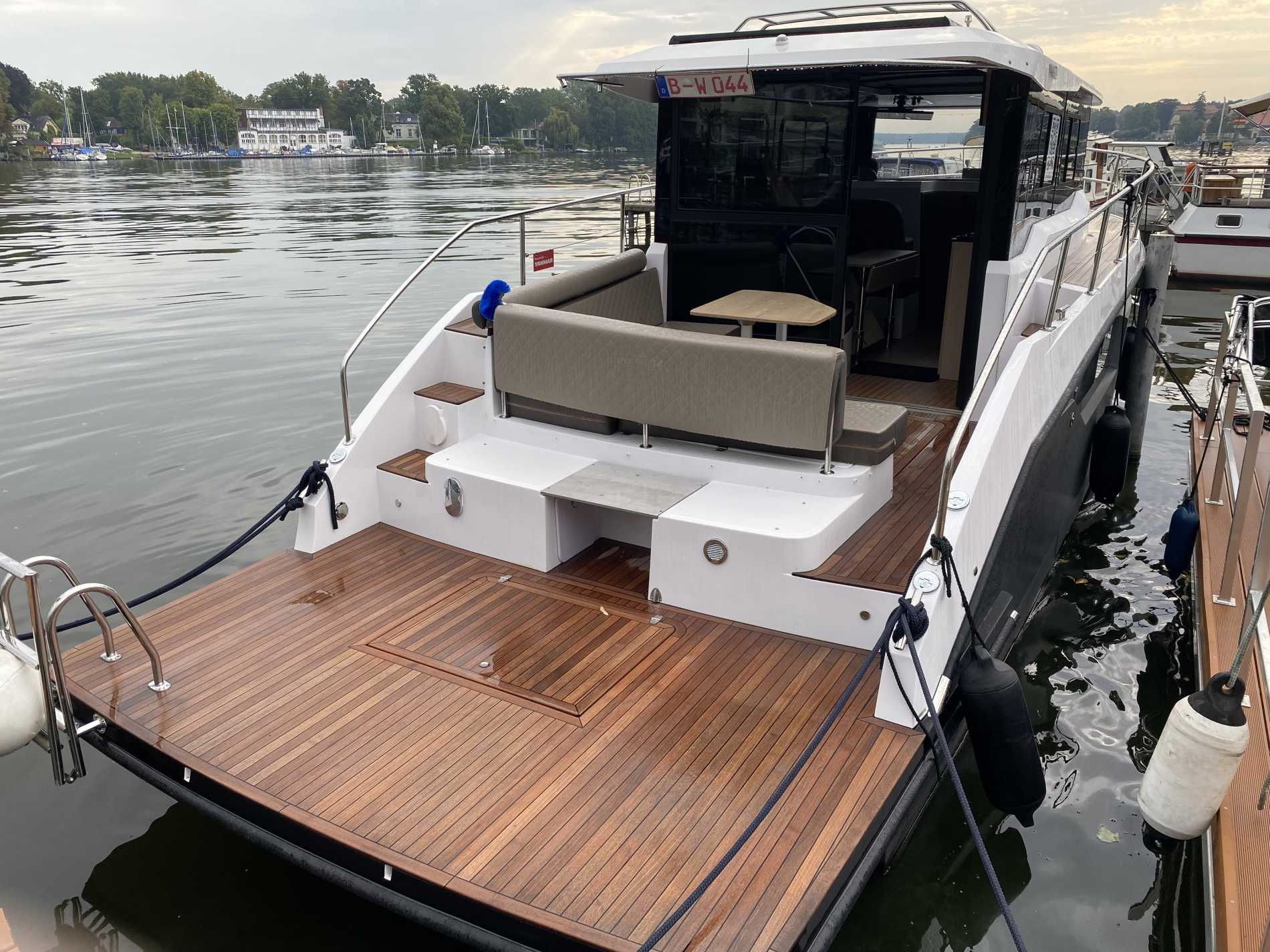 Motorboot Nikhen Long Plattform Büro Ausstattung