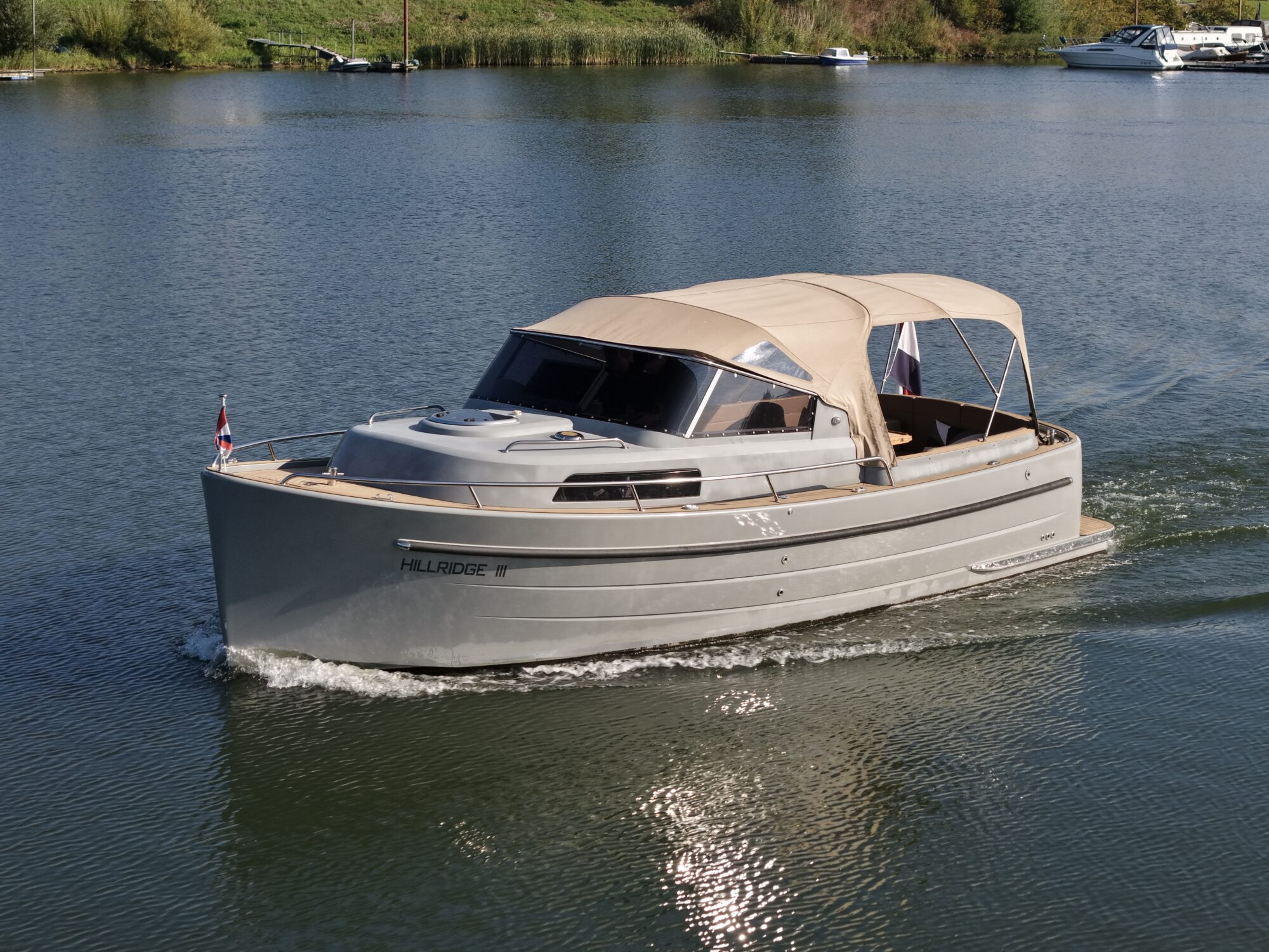 Motorboot Antaris Seventy7 Cabin
