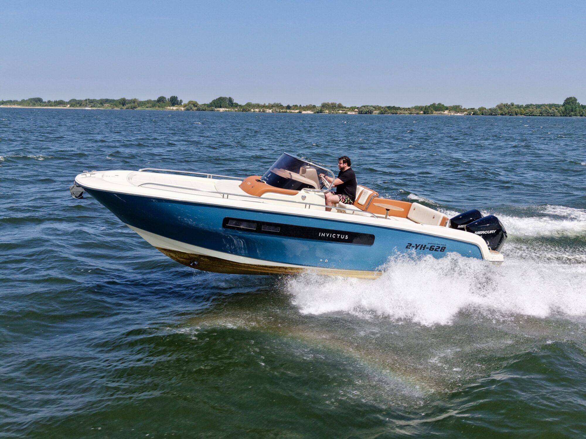 Motorboot Invictus 270 CX