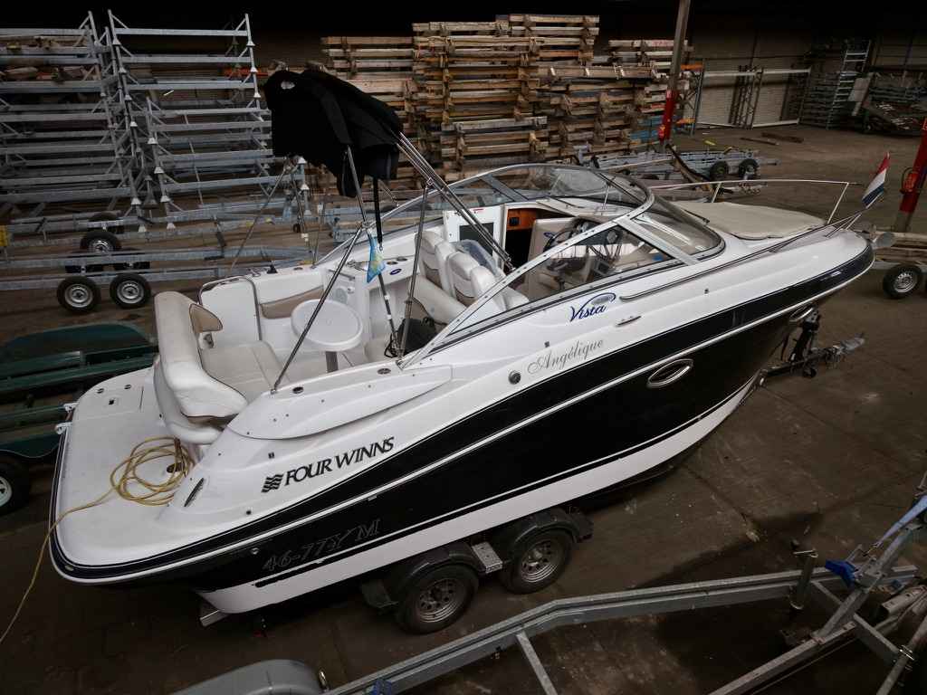 Motorboot Four Winns 258 Vista