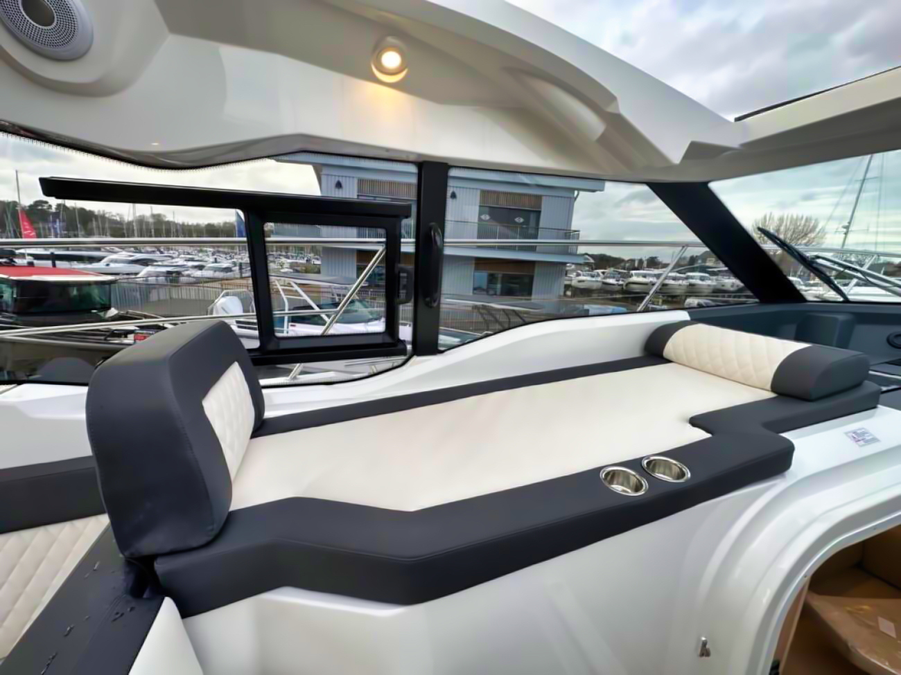Motorboot Bavaria SR 35 Hardtop