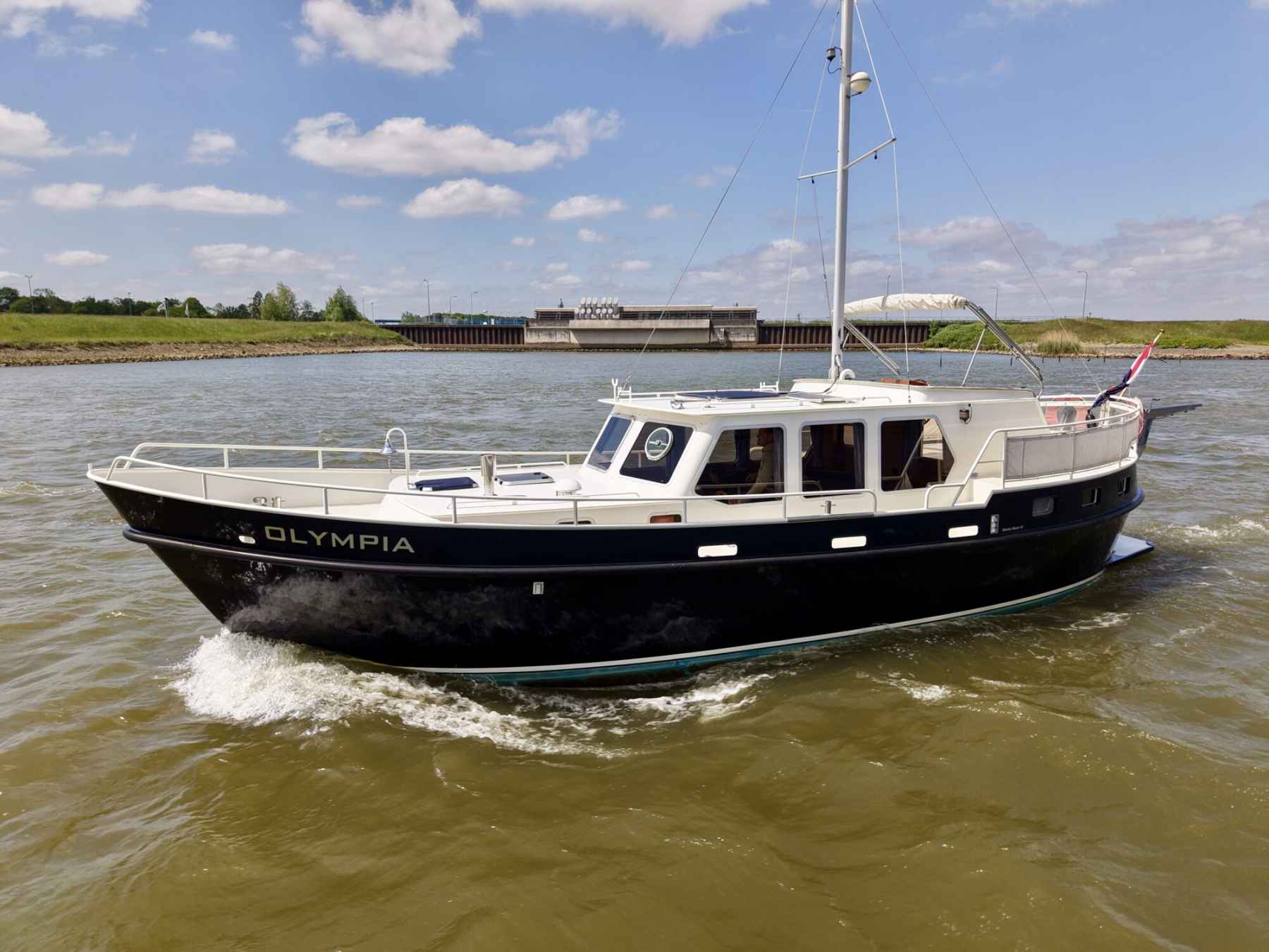 Motorboot Monty Bank Kotter 41 AK Cabrio