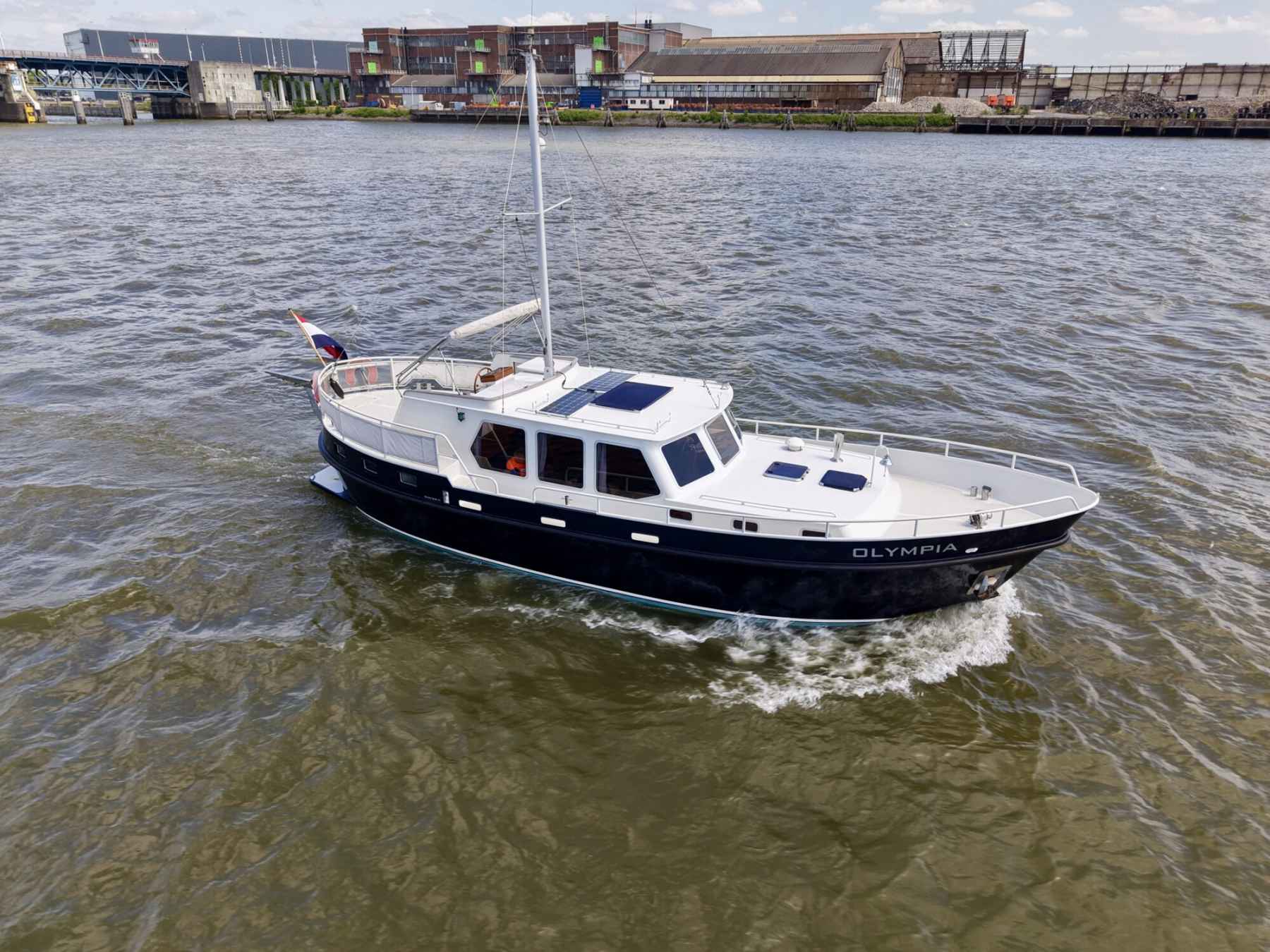 Motorboot Monty Bank Kotter 41 AK Cabrio