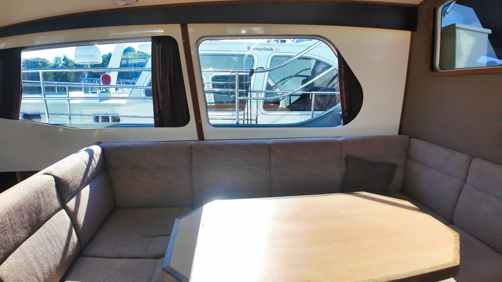 Motorboot Aventura 43 AK Cabrio