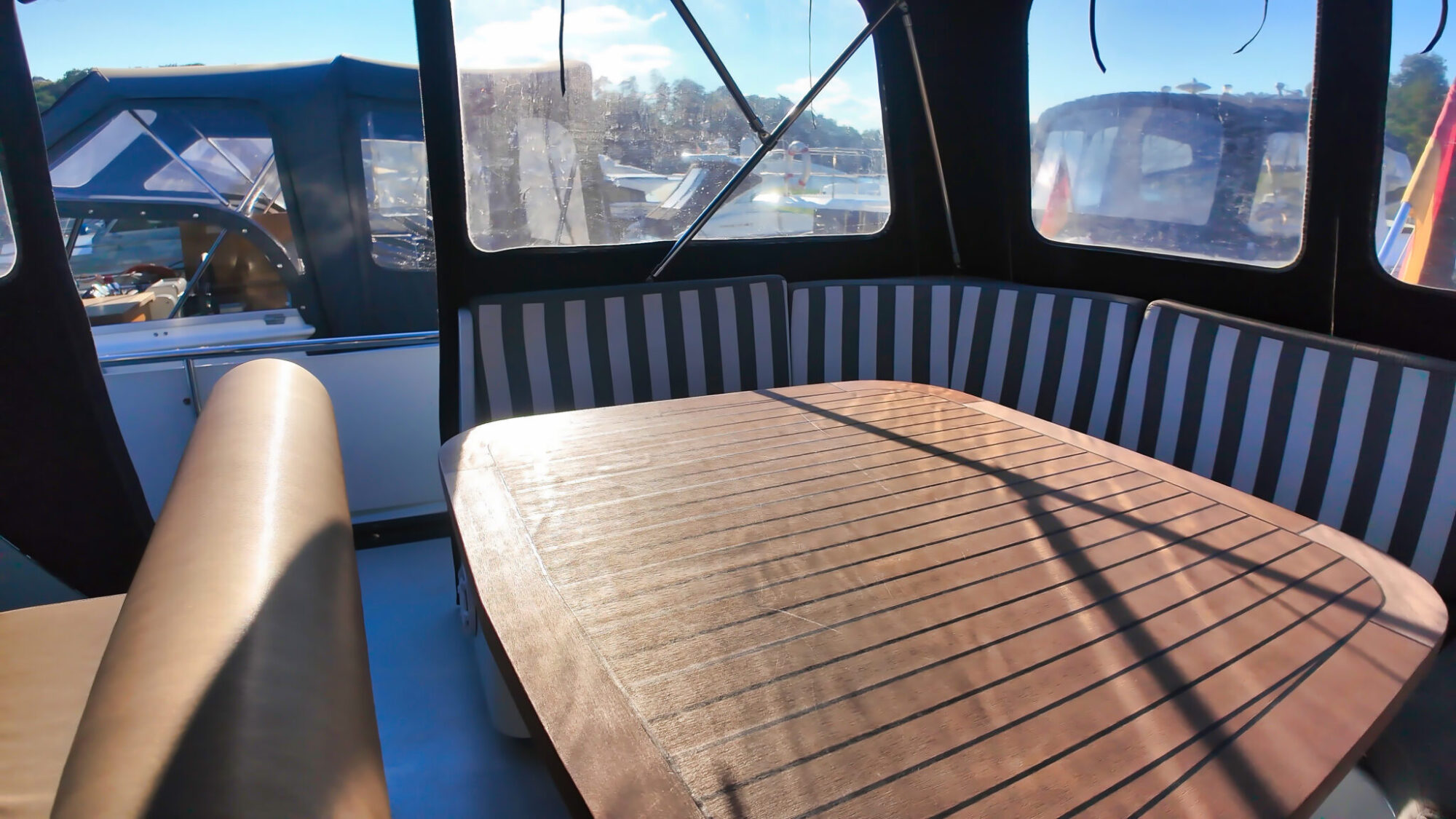 Motorboot Aventura 43 AK Cabrio