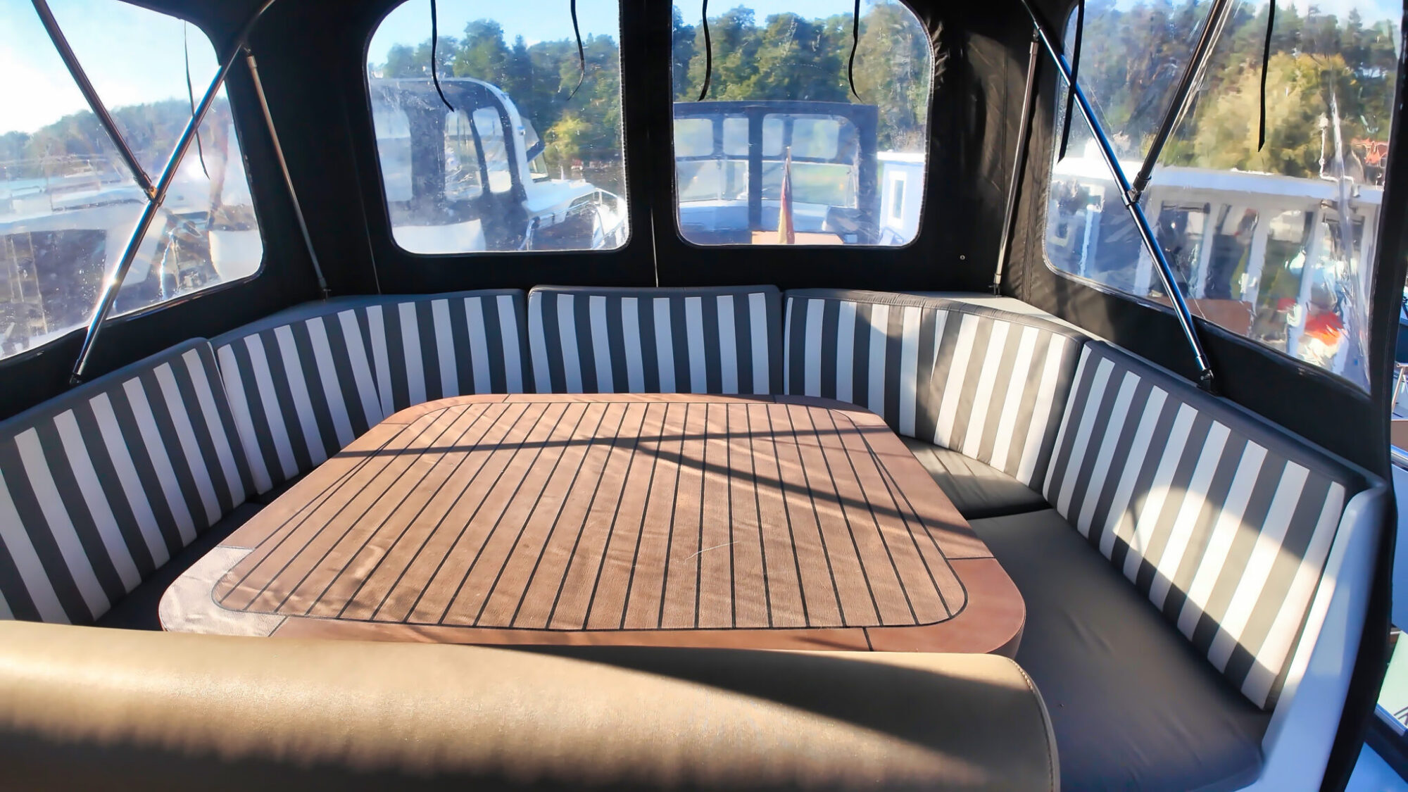 Motorboot Aventura 43 AK Cabrio