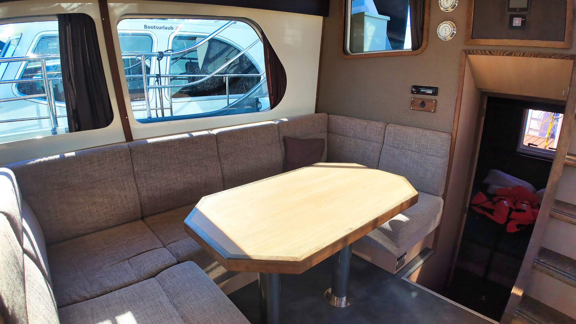 Motorboot Aventura 43 AK Cabrio