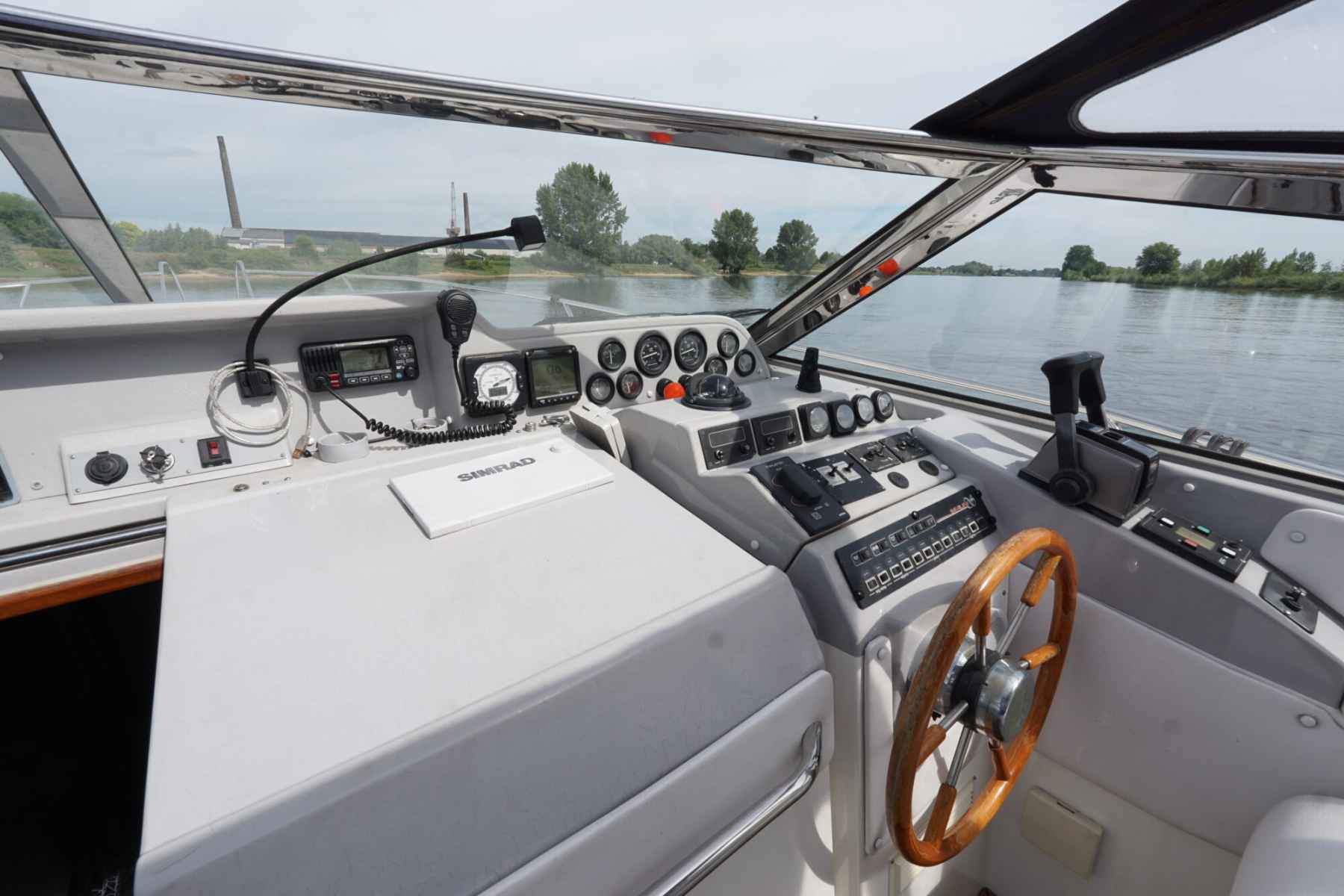 Motorboot Sealine 328 Sport Bridge
