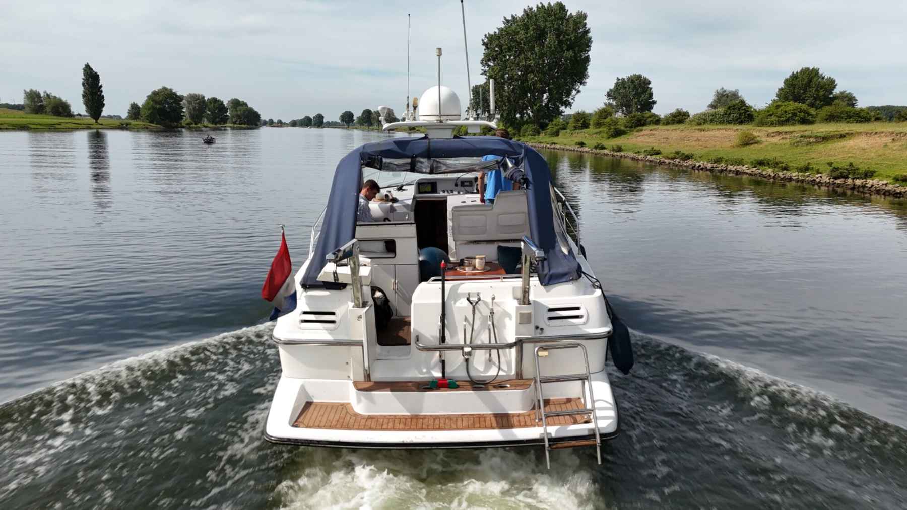 Motorboot Sealine 328 Sport Bridge
