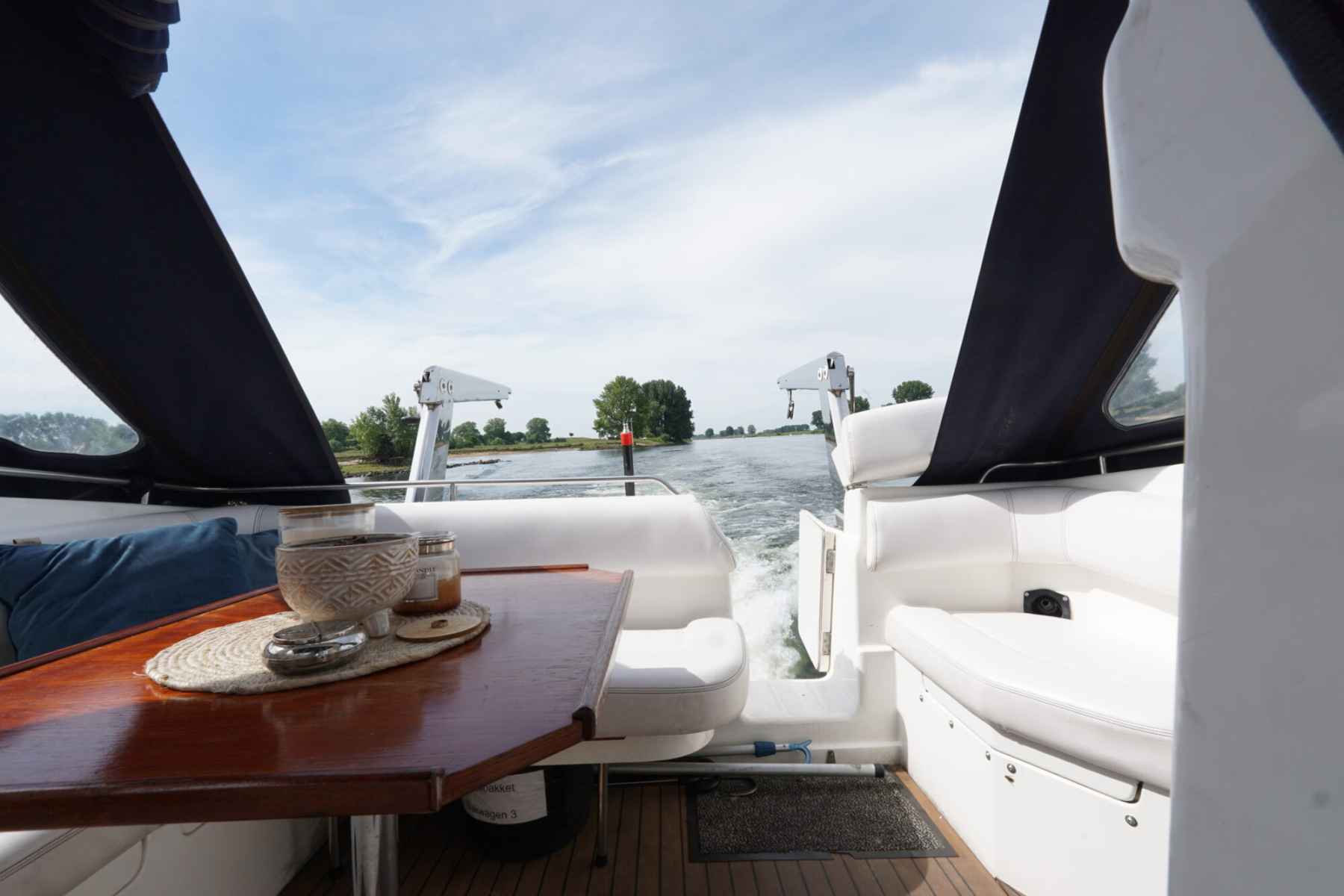 Motorboot Sealine 328 Sport Bridge