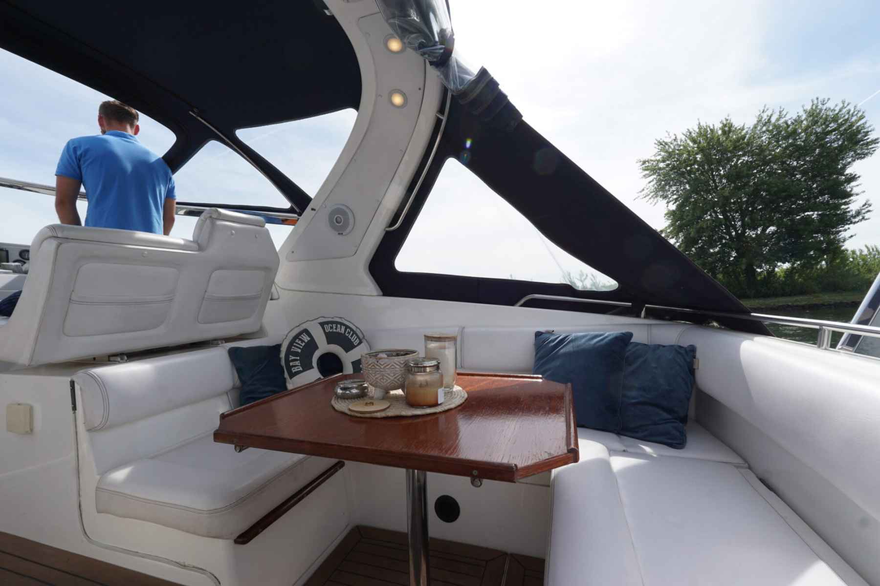Motorboot Sealine 328 Sport Bridge