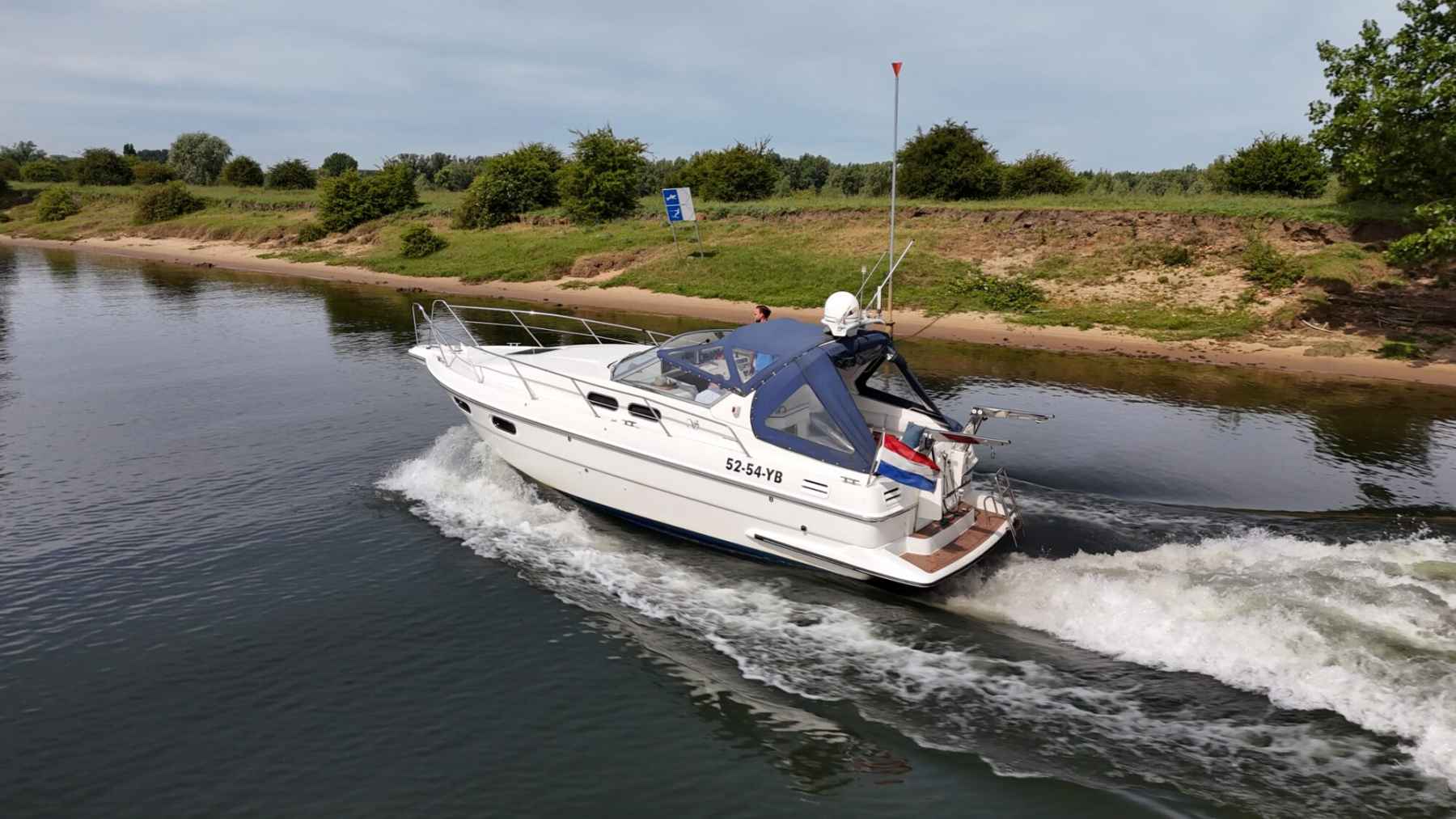 Motorboot Sealine 328 Sport Bridge