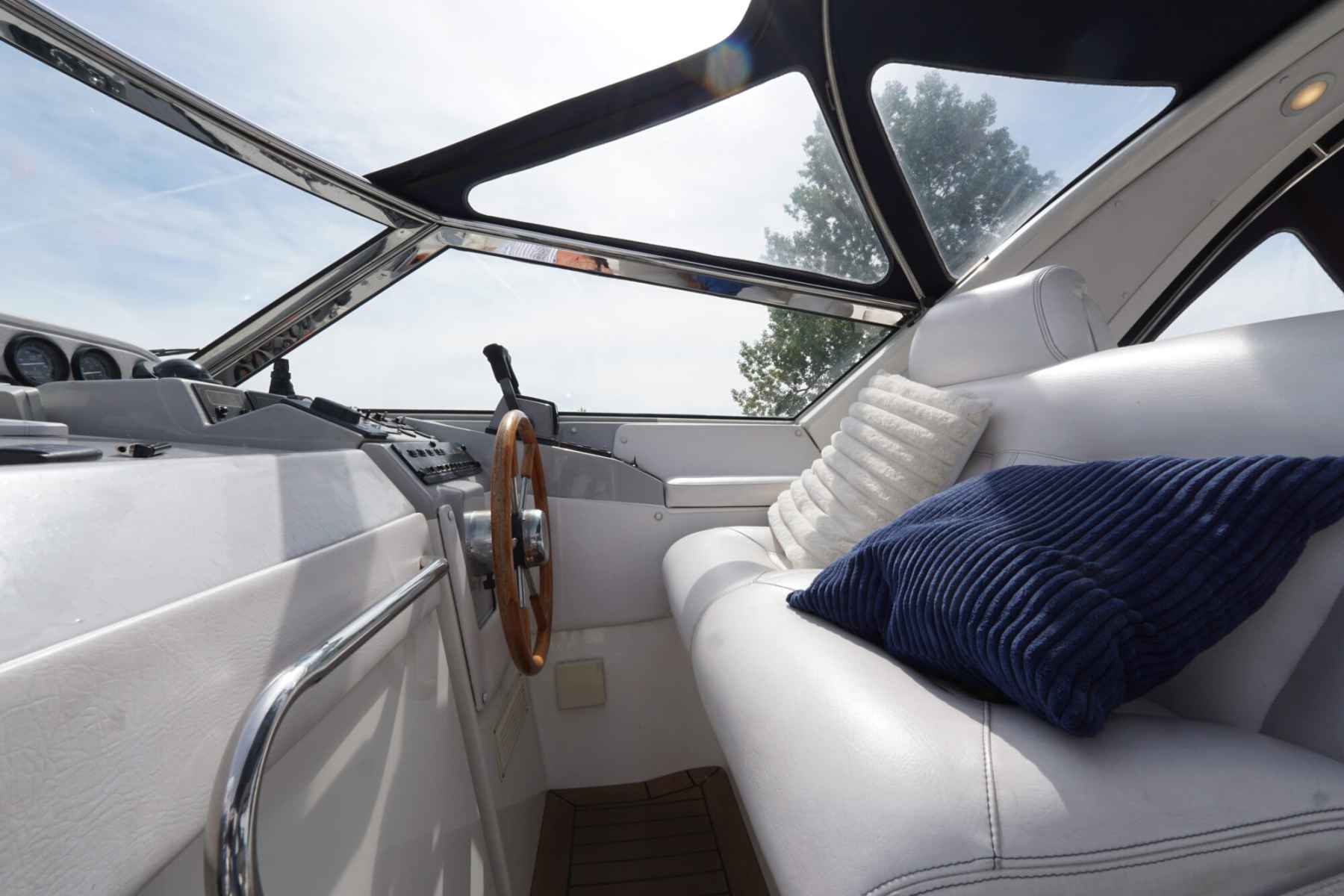 Motorboot Sealine 328 Sport Bridge
