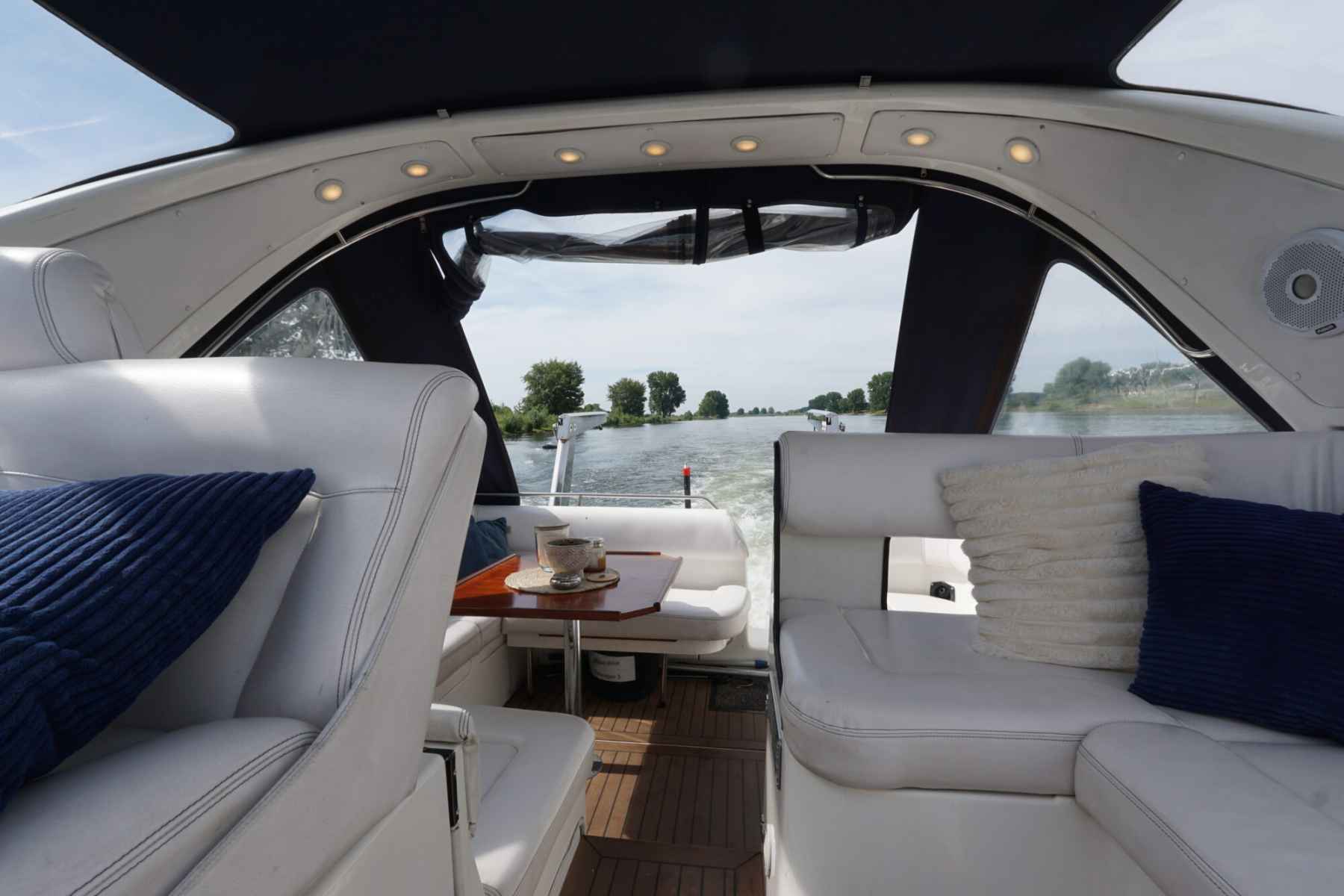 Motorboot Sealine 328 Sport Bridge