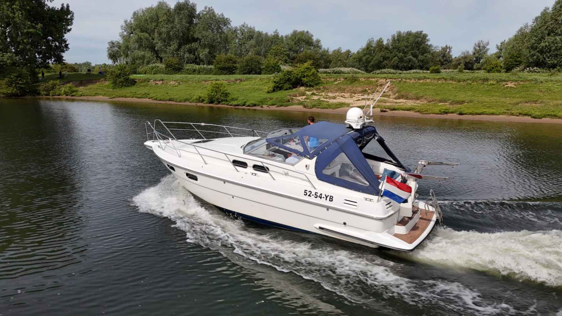 Motorboot Sealine 328 Sport Bridge