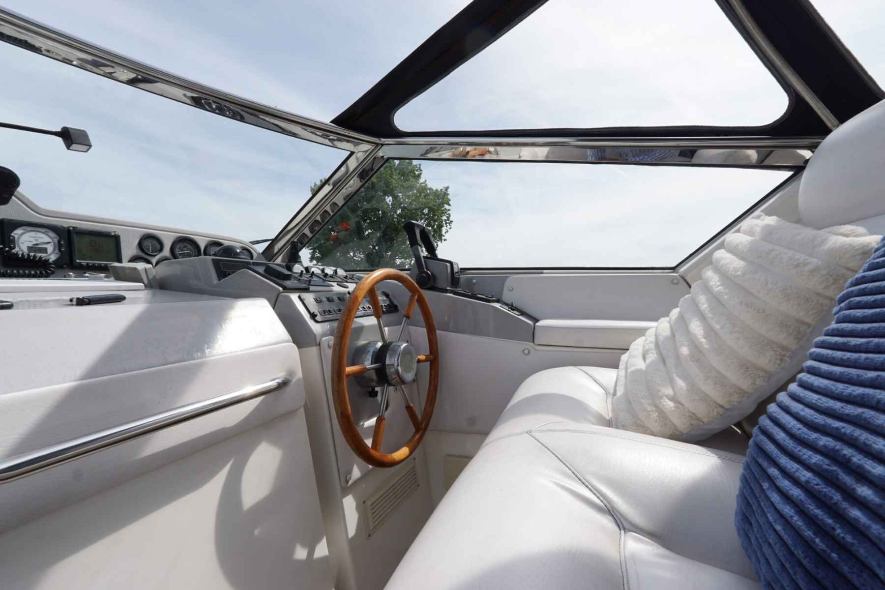 Motorboot Sealine 328 Sport Bridge