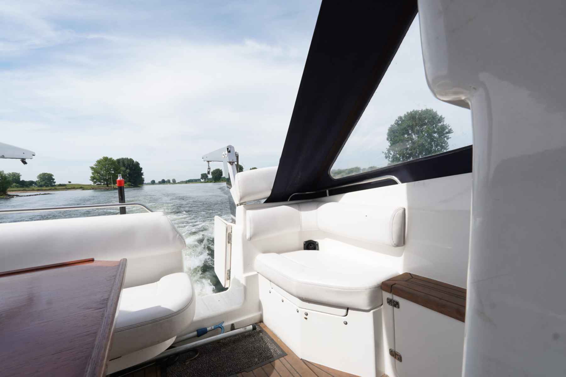 Motorboot Sealine 328 Sport Bridge