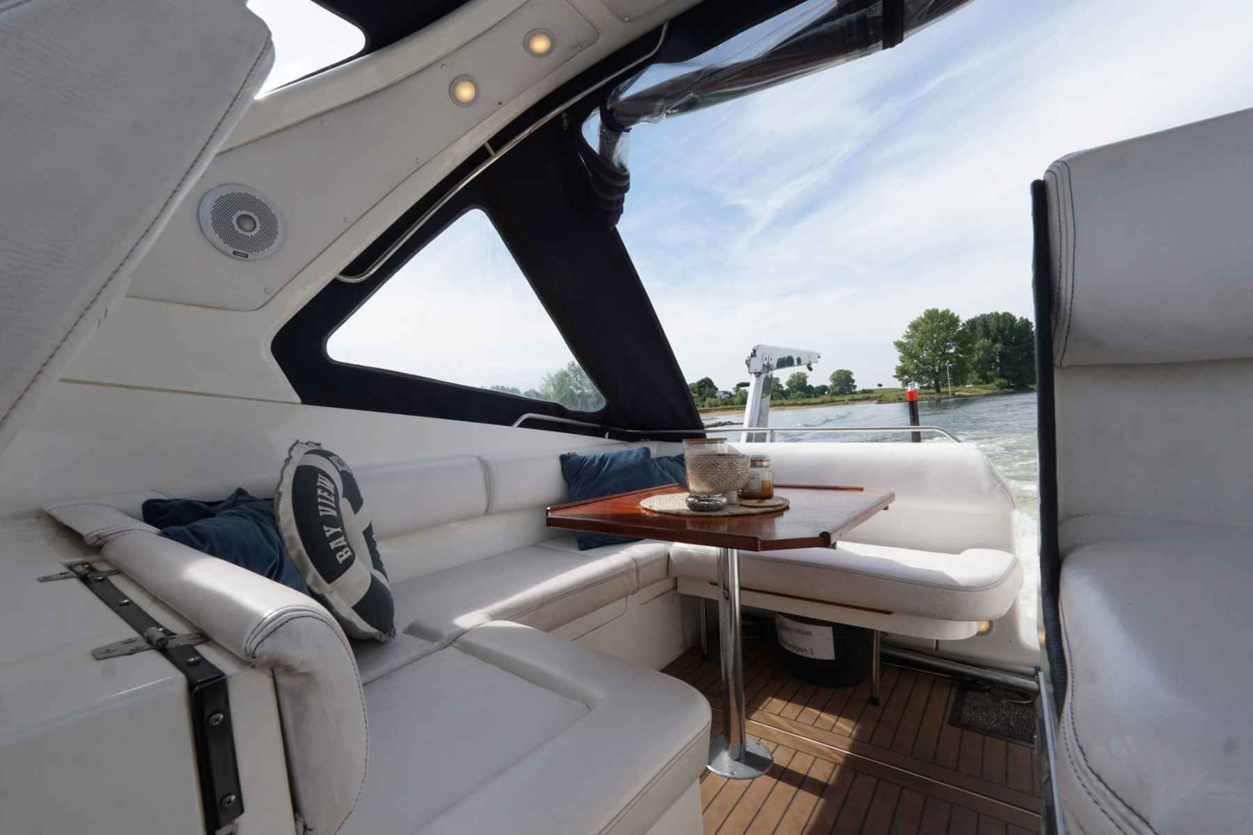 Motorboot Sealine 328 Sport Bridge