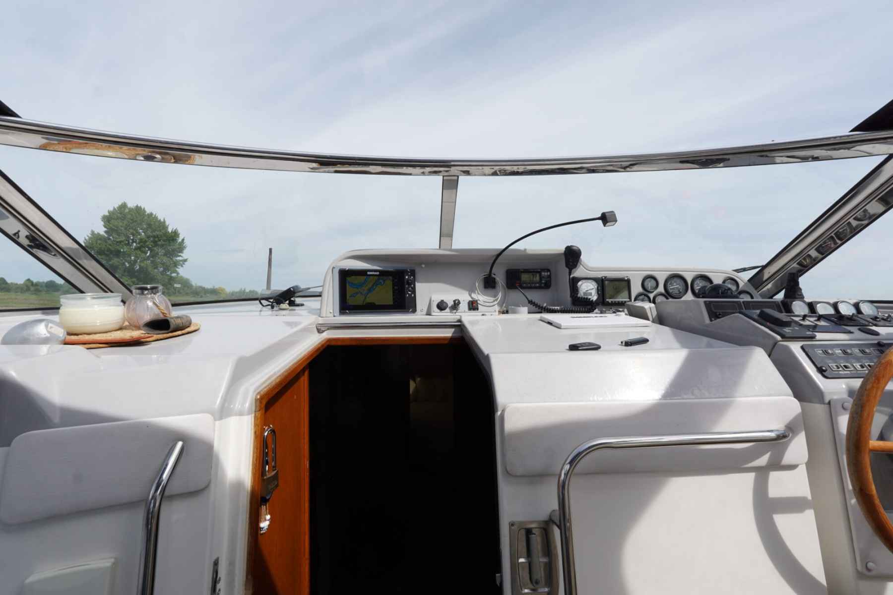 Motorboot Sealine 328 Sport Bridge