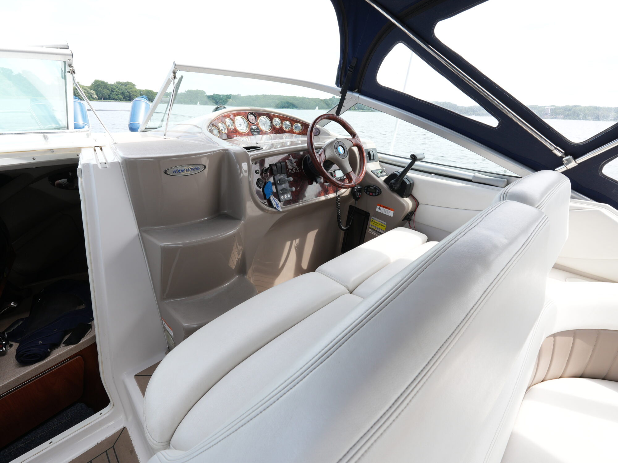 Motorboot Four Winns 248 Vista