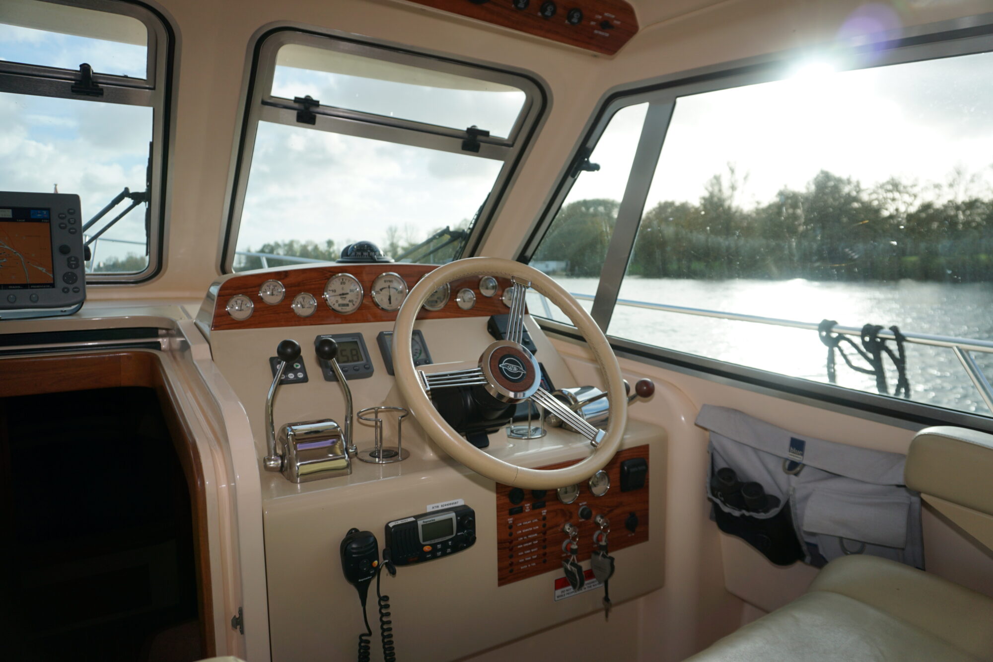 Motorboot Island Packet Craft 360 Express