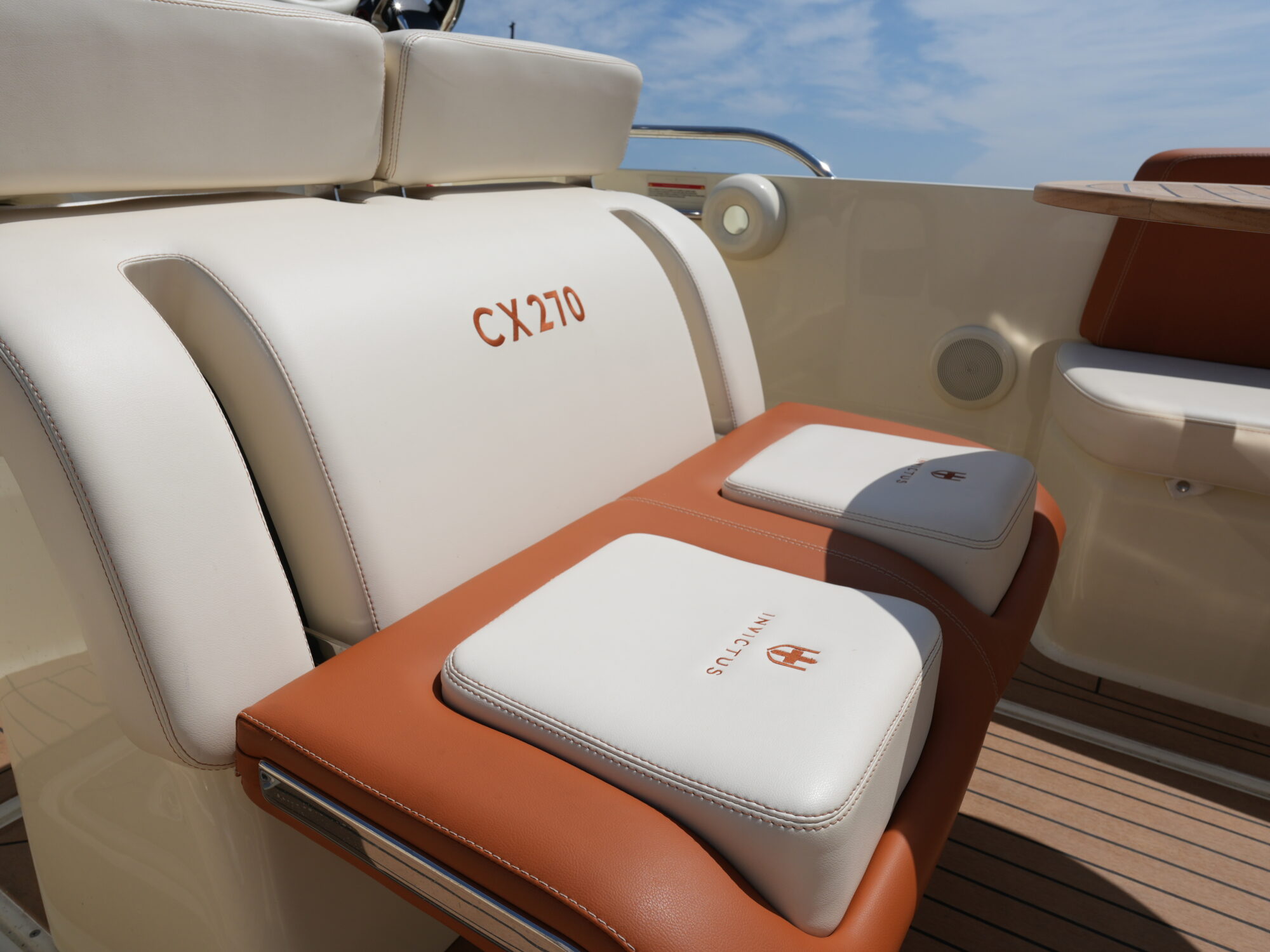Motorboot Invictus 270 CX